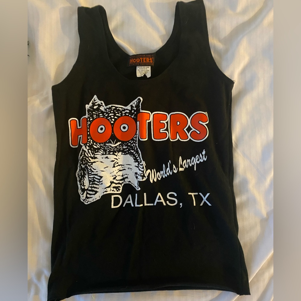 Hooters tank top small